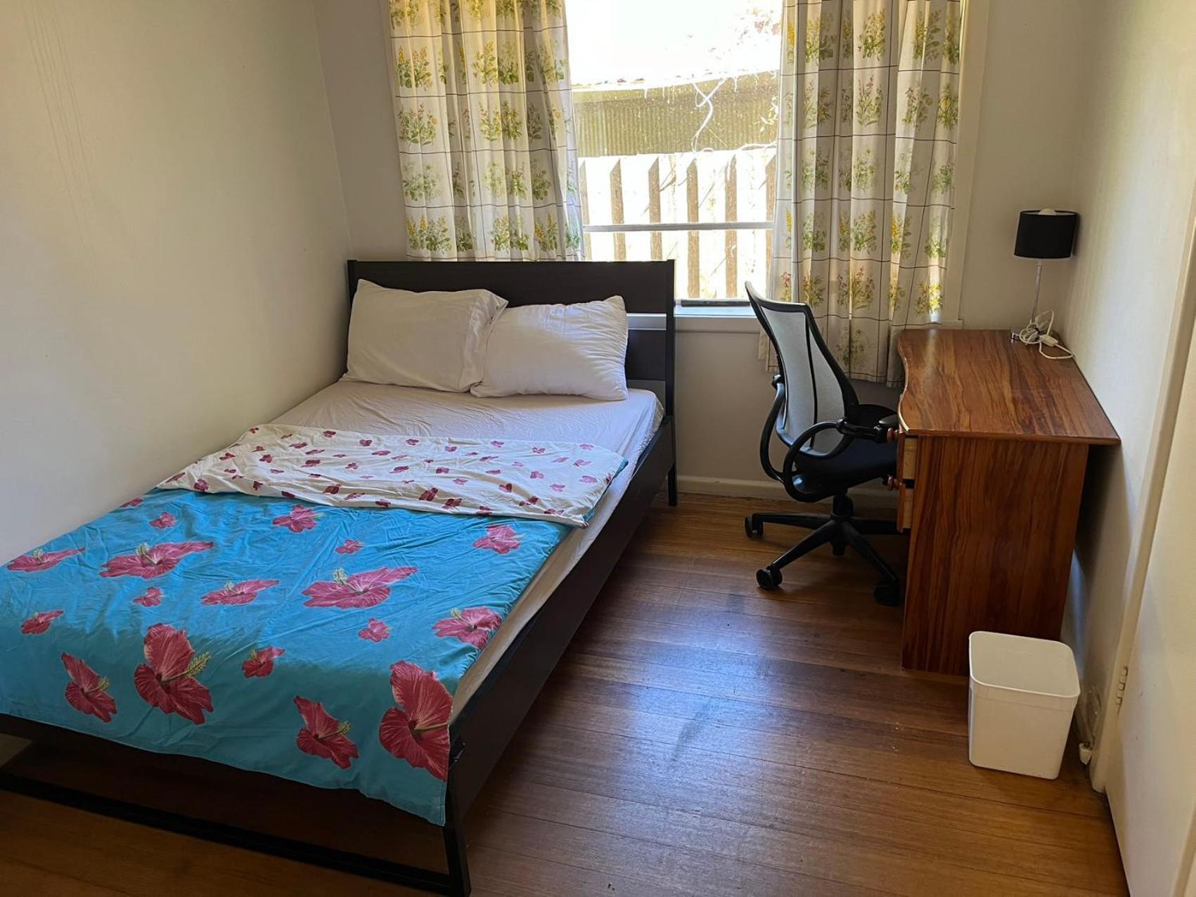 Gorgeous Master Bedroom With Own Bath Frankston Exteriör bild